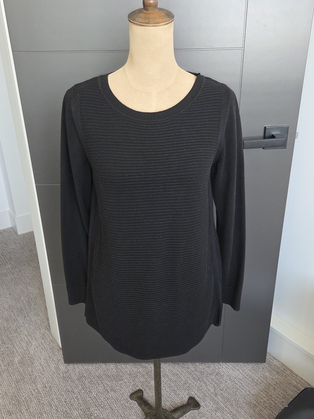 Dalia Women's Black Ribbed Crewneck Sweater Top